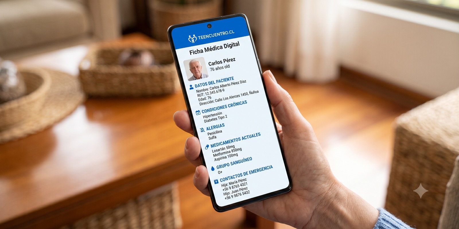 Teléfono mostrando la ficha médica de emergencia Teencuentro